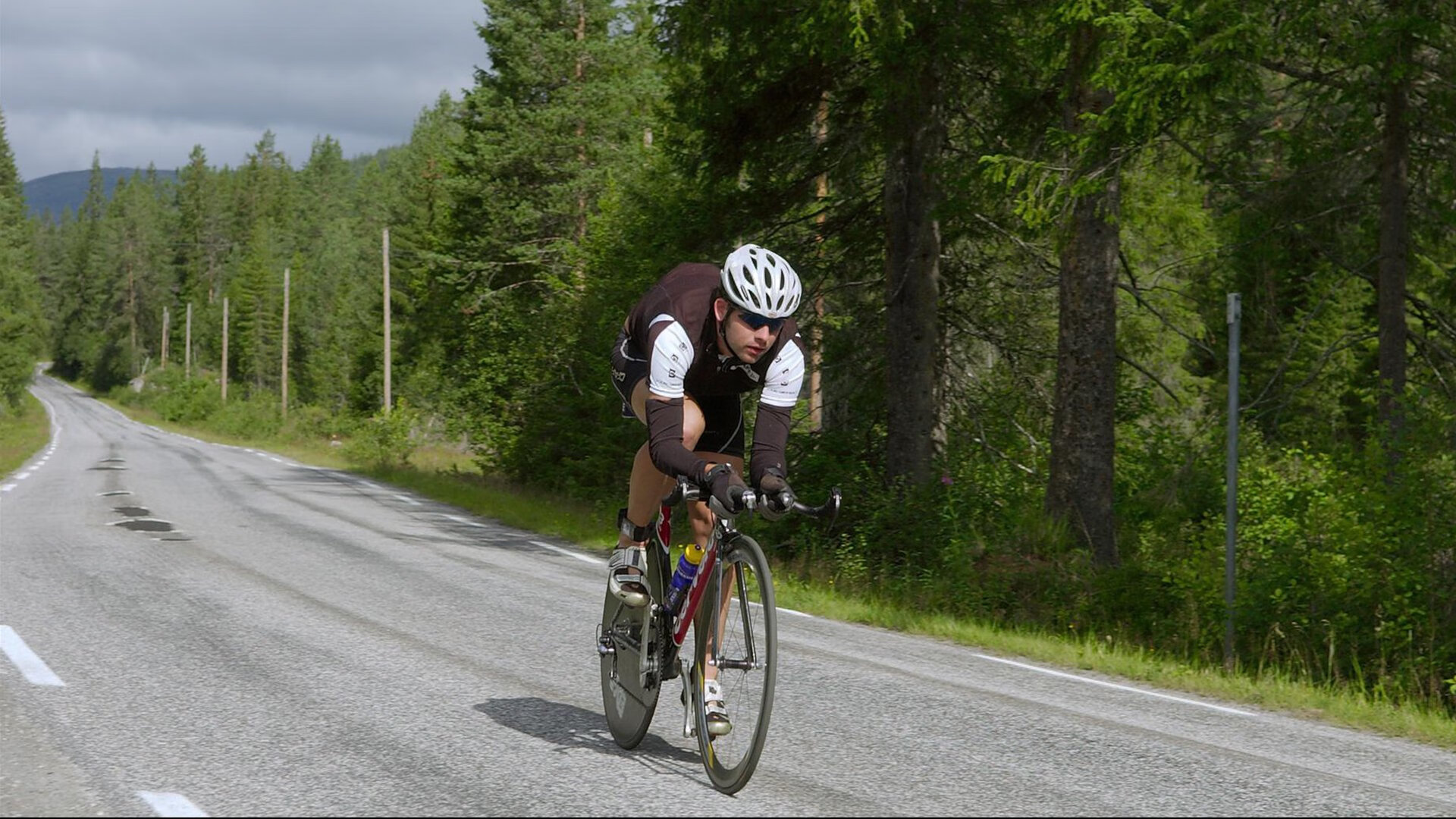 《Apex Legends》上线新合作皮肤，联动内容丰富，apex联名皮肤